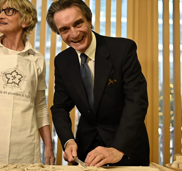 Presidente Fontana e i pizzoccheri (foto Sondrio Today)