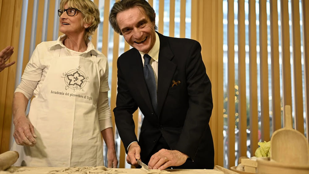 Presidente Fontana e i pizzoccheri (foto Sondrio Today)