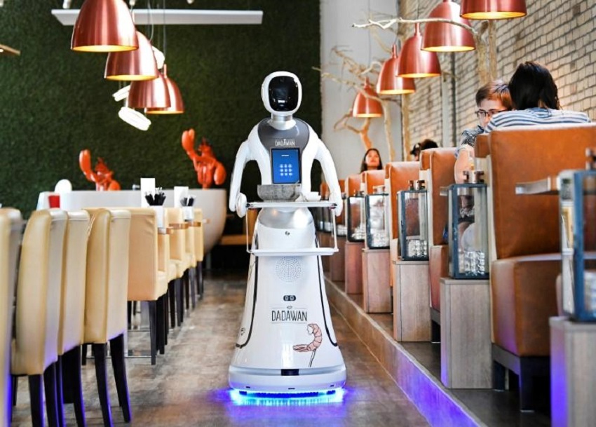 camerieri-robot robot-cameriere